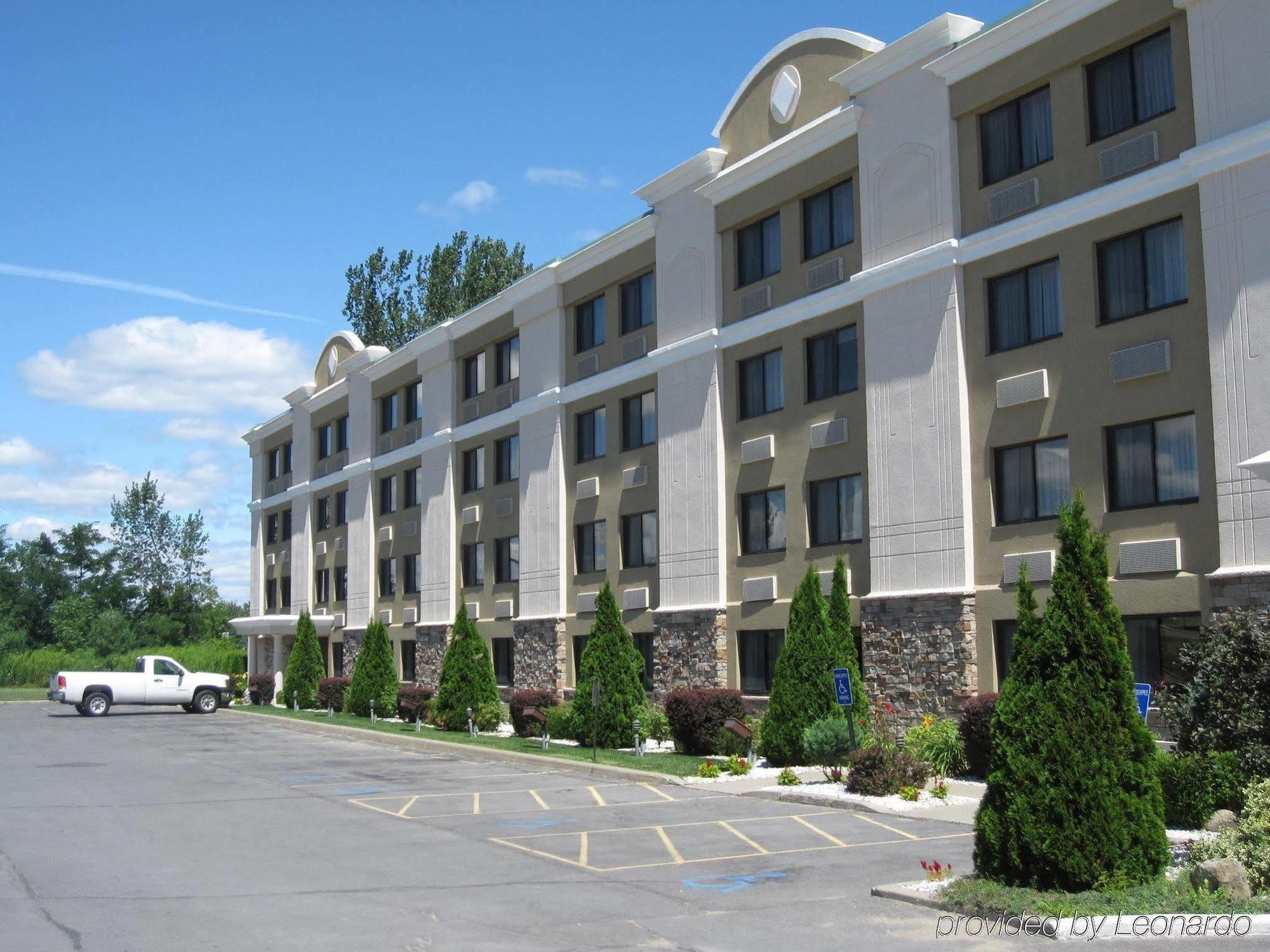 Days Inn By Wyndham Plattsburgh Extérieur photo